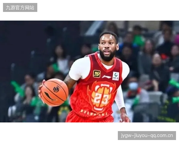 CBA广东队教练被外媒关注，战术硬核成标签